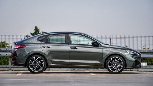 Hyundai i30 Fastback N Line - přitažlivá hybridní třicítka