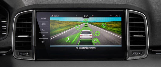 Zkratky asistenčních systémů: Co je ESP, DCC, HDC a další?