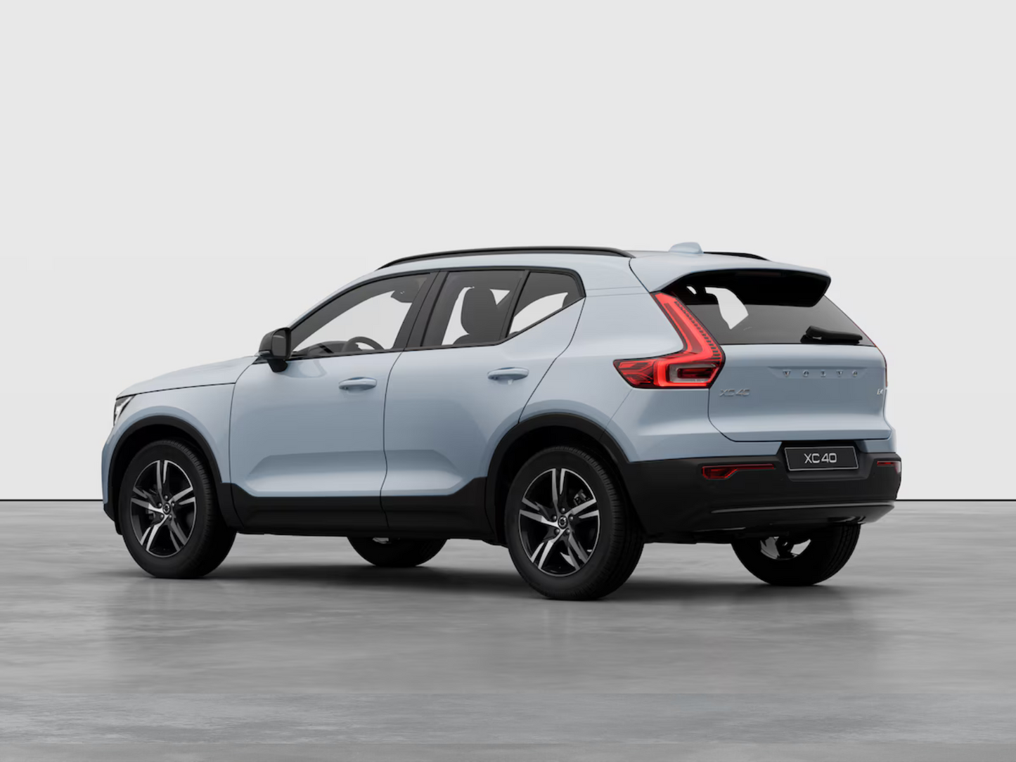 Volvo XC40 Plus Dark 2.0 B4 145 kW Natural 95 Automatická převodovka