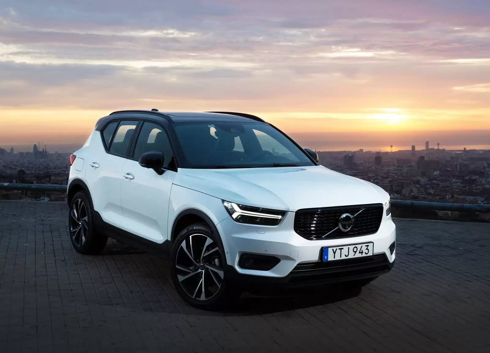 Fotografie vozu Volvo XC40 Momentum 2.0, 140 kW, Benzinový, Automatická převodovka výroba od 02/2018