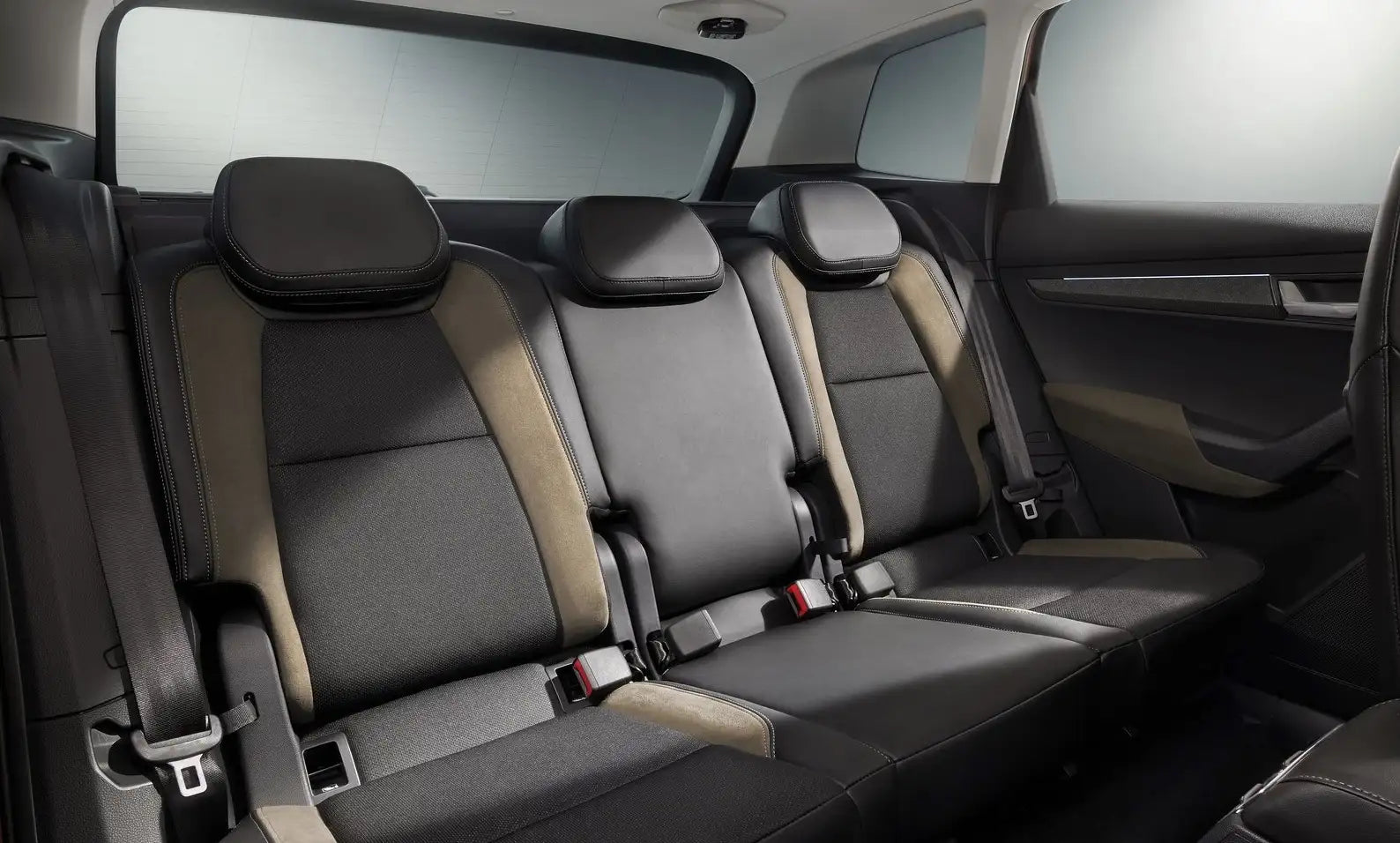 Fotografie vozu Škoda Karoq Sportline 2.0 TSI, 140 kW, 4x4, Benzín, DSG výroba od 01/2024