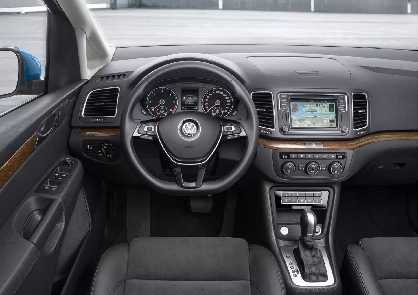 Fotografie vozu Volkswagen Sharan Beach 2.0 BMT, 162 kW, Benzinový, Automatická převodovka výroba 07/2015 - 06/2016