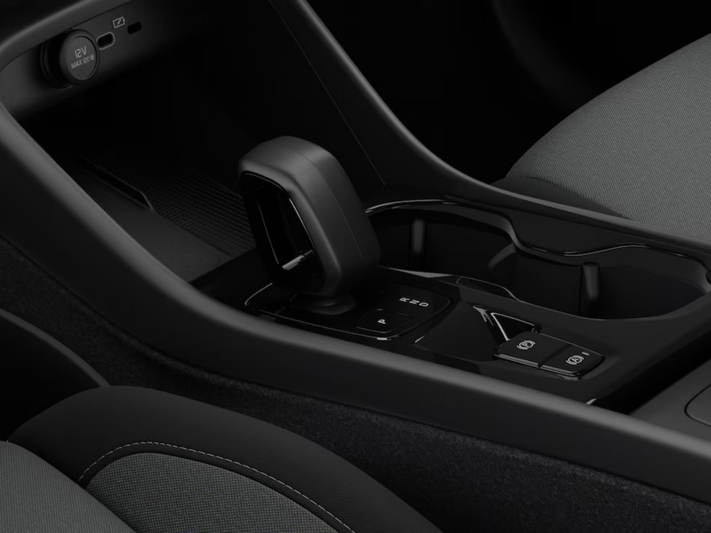Volvo XC40 Plus Dark 2.0 B4 145 kW Natural 95 Automatická převodovka