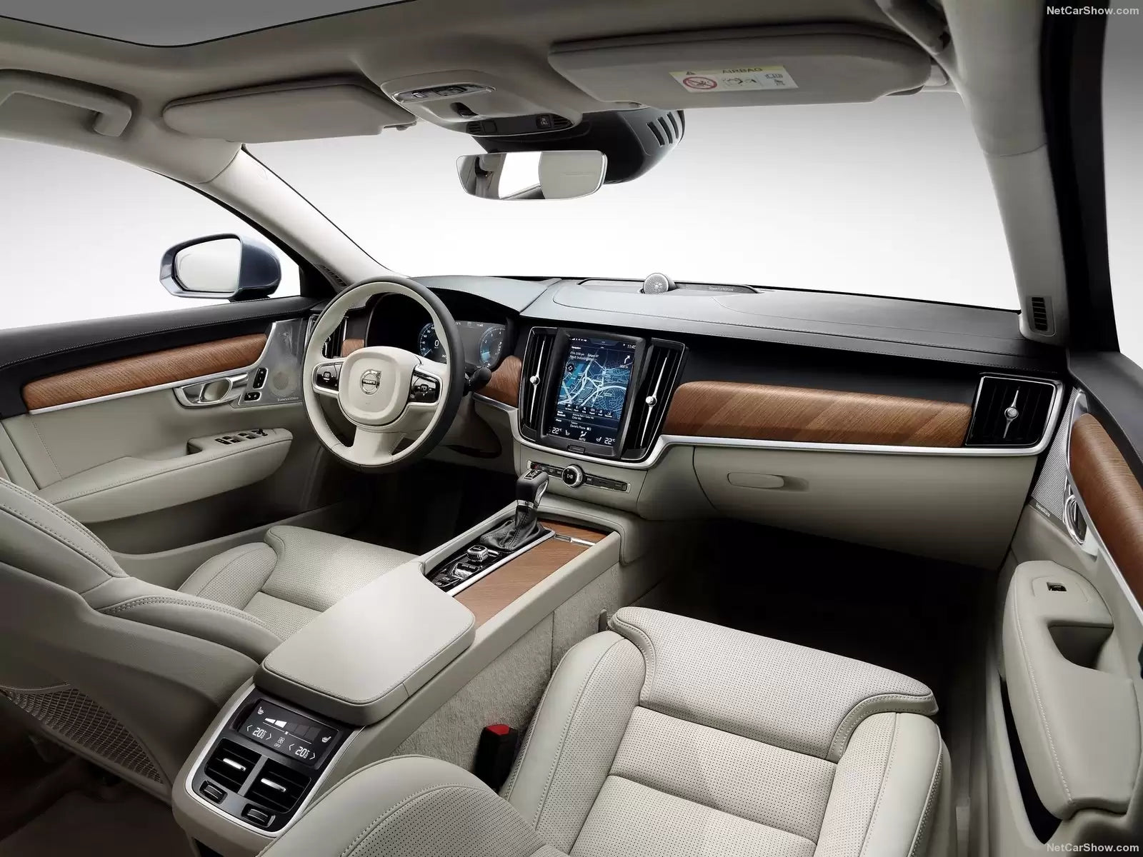 Fotografie vozu Volvo S90 Momentum 2.0, 184 kW, Benzinový, Automatická převodovka výroba od 07/2016