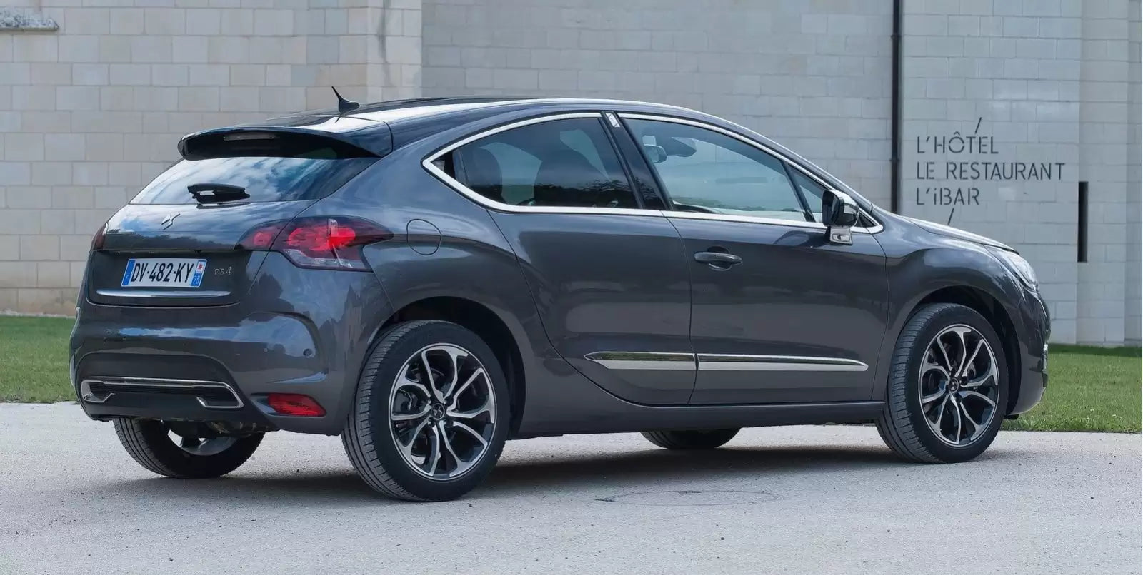 Fotografie vozu DS Automobiles DS 4 Business Class EAT6 2.0, 133 kW, Naftový, Automatická převodovka výroba od 08/2016