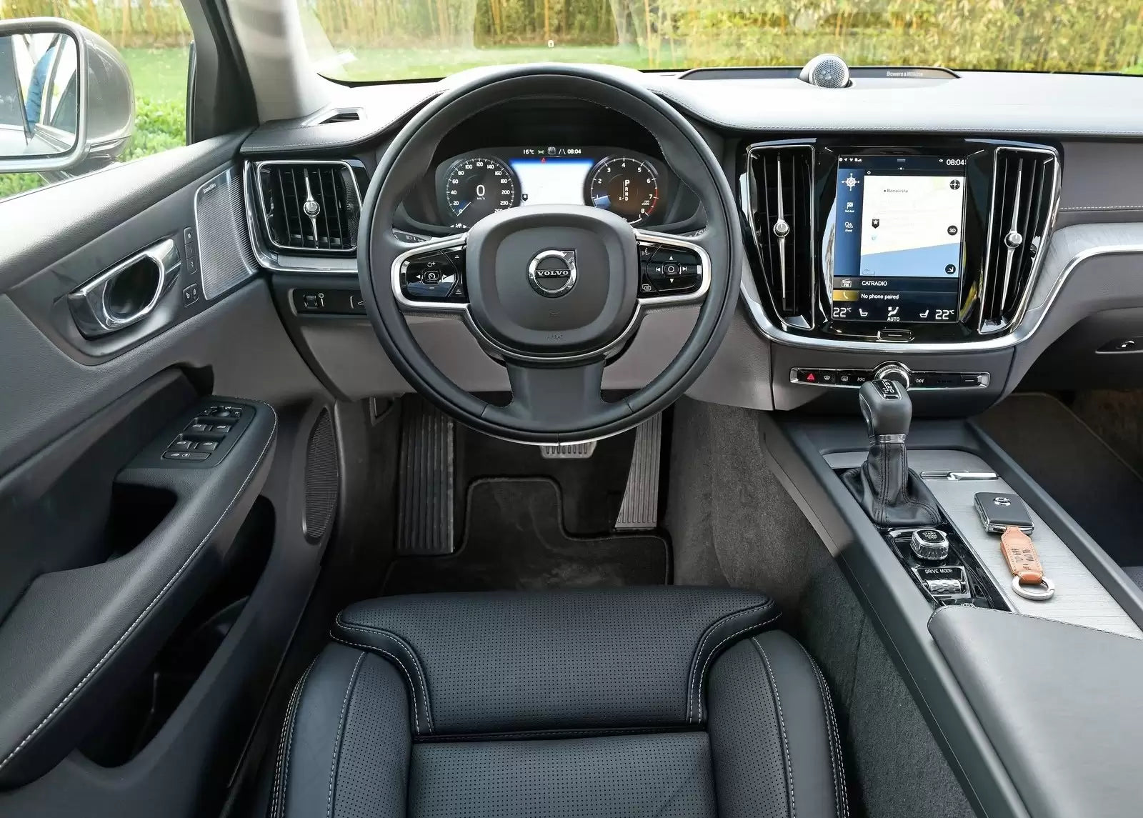 Fotografie vozu Volvo V60 Momentum 2.0 T4, 140 kW, Benzinový, Automatická převodovka výroba od 08/2018