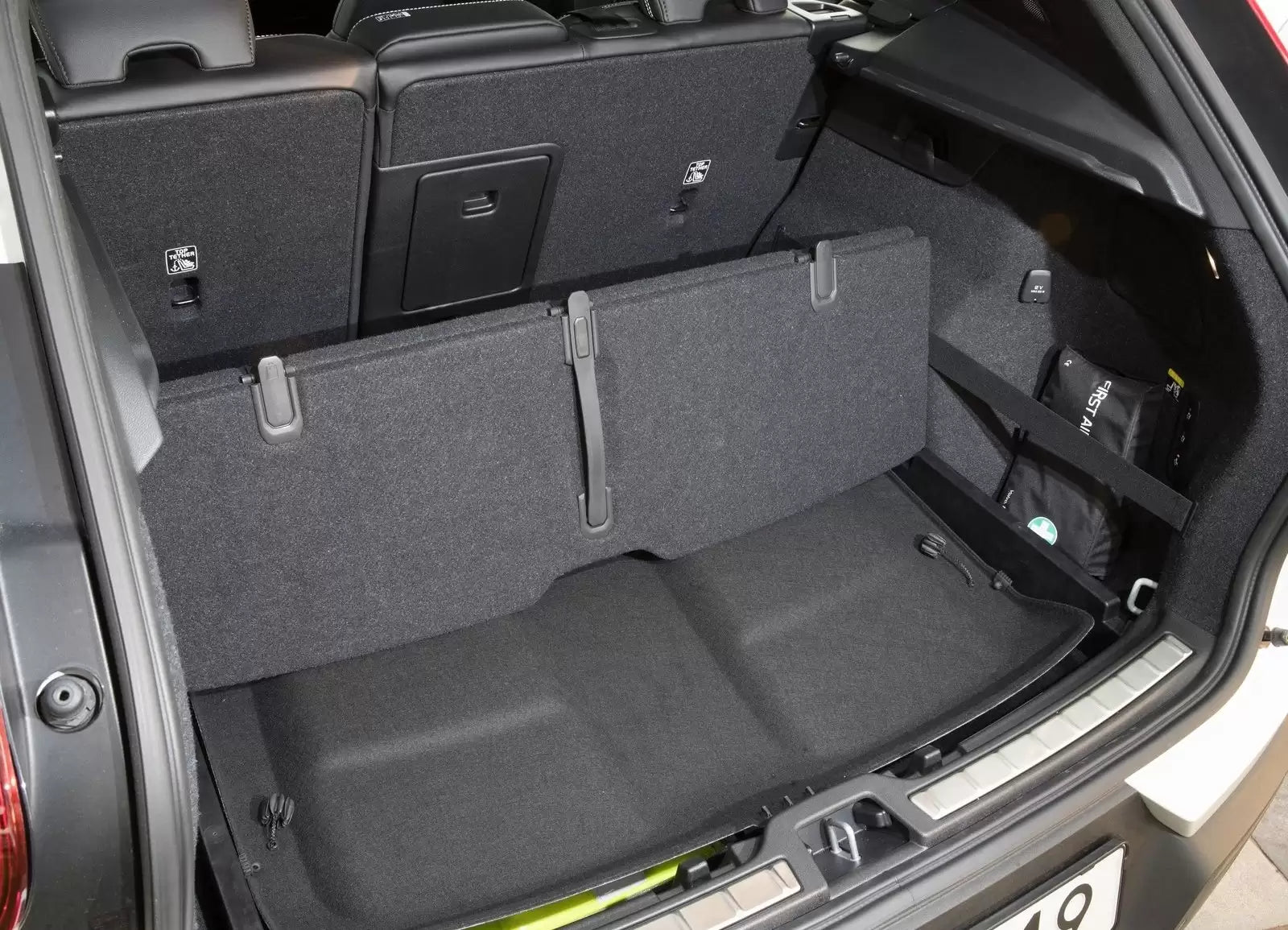 Fotografie vozu Volvo XC40 Momentum 2.0, 140 kW, Benzinový, Automatická převodovka výroba od 02/2018