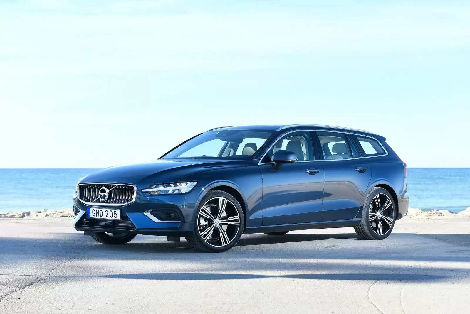 Fotografie vozu Volvo V60 Momentum 2.0 T4, 140 kW, Benzinový, Automatická převodovka výroba od 08/2018