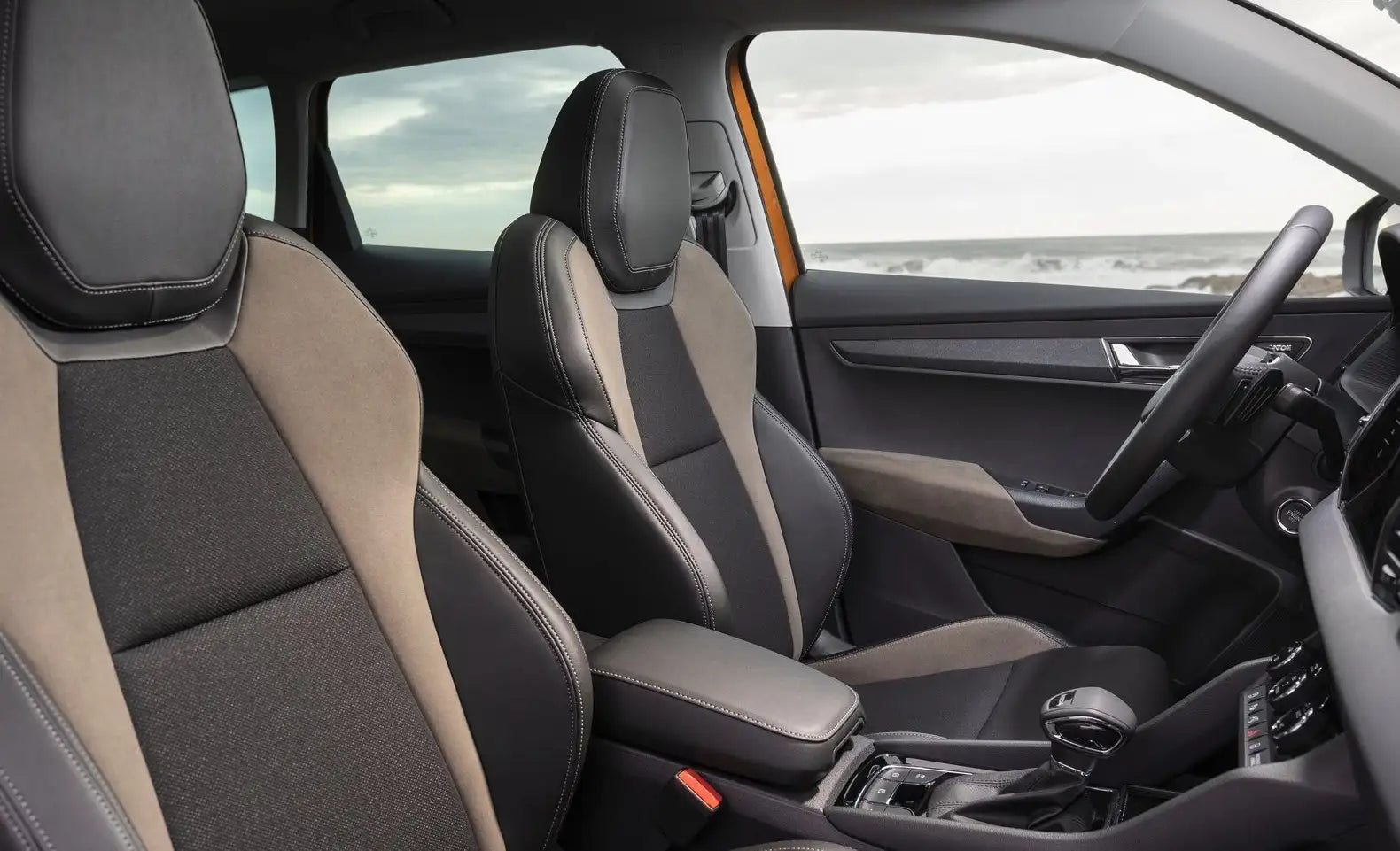 Fotografie vozu Škoda Karoq Sportline 2.0 TSI, 140 kW, 4x4, Benzín, DSG výroba od 01/2024