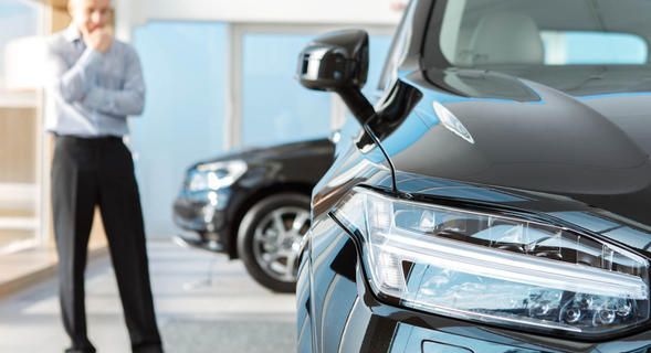 Odborníci radí: Nekupujte auto, patří mezi zbytné výdaje