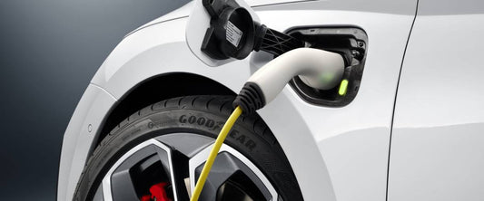 Jak nabíjet elektromobil díl 1: Typy proudu, druhy konektorů a etiketa.