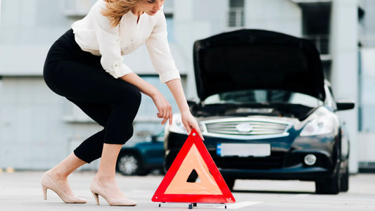 Povinná výbava auta 2025: Co musíte mít v autě podle zákona v ČR i v zahraničí