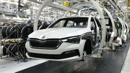 Automobilky znovu omezují výrobu. Chybí díly z Ukrajiny.