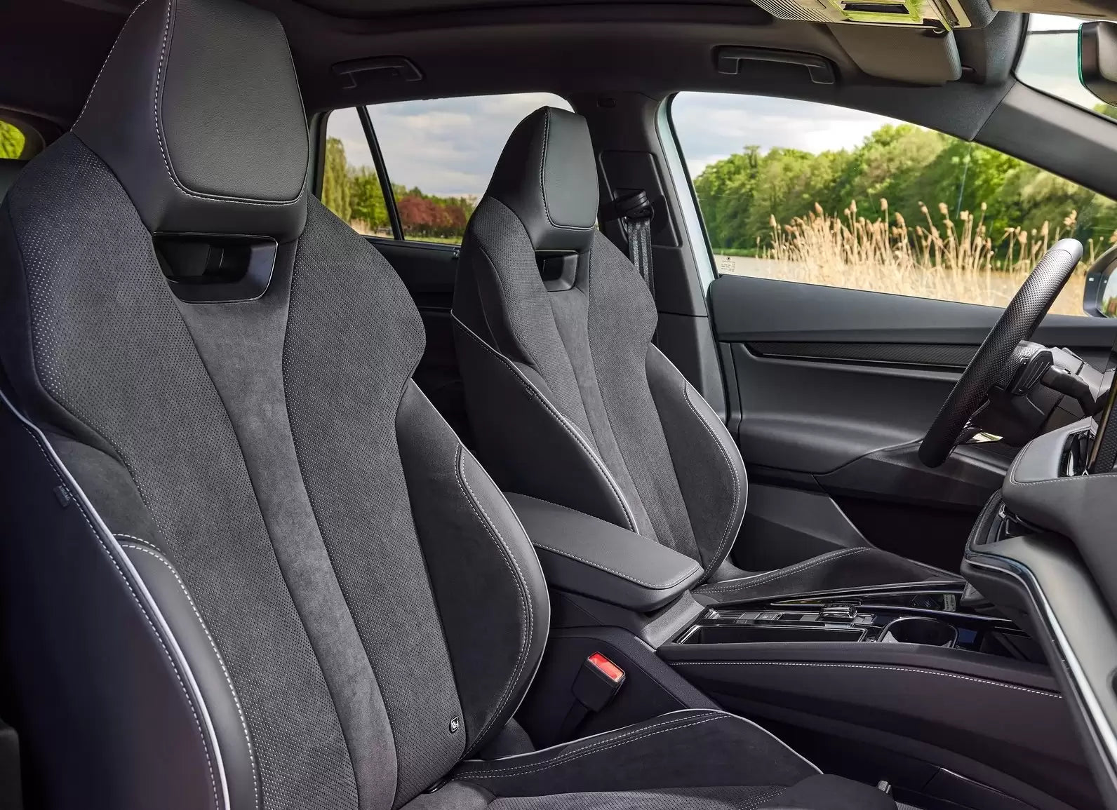 Fotografie vozu Škoda Enyaq Sportline 80x 195 kW, Elektrický, automatická převodovka, 4x4 výroba od 04/2021