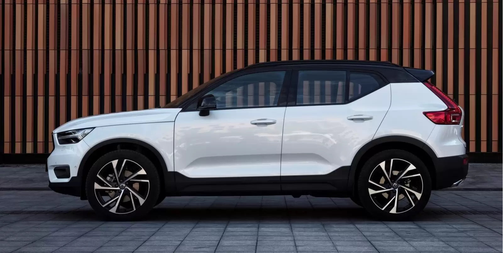 Fotografie vozu Volvo XC40 Momentum 2.0, 182 kW, Benzinový, 4x4, Automatická převodovka výroba od 02/2018