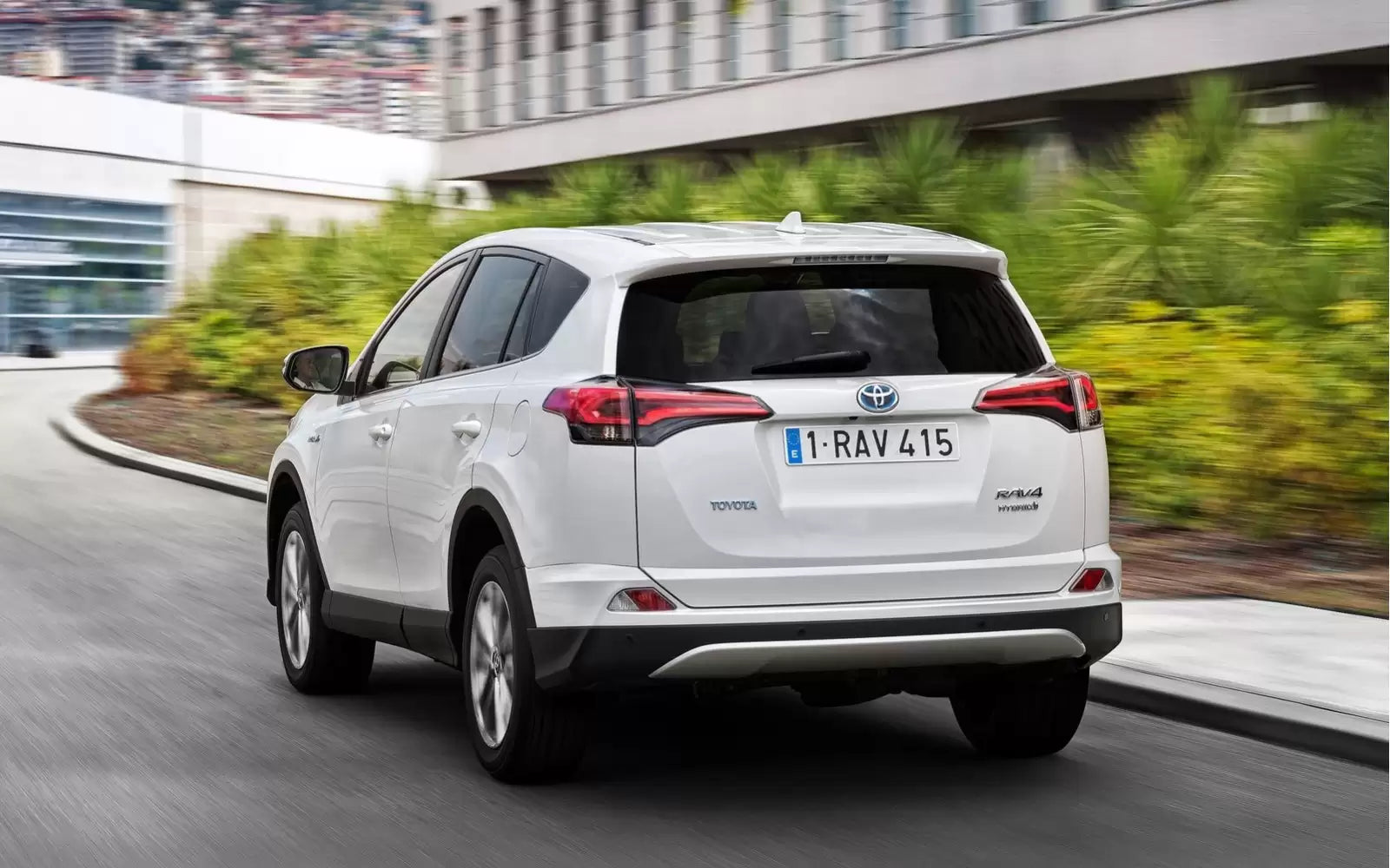 Fotografie vozu Toyota RAV4 Active 2.5, 145 kW, Hybridní, Automatická převodovka výroba od 01/2016