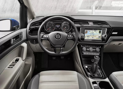 Fotografie vozu Volkswagen Touran Highline 1.8 BMT, 132 kW, Benzinový, Automatická převodovka výroba od 02/2016