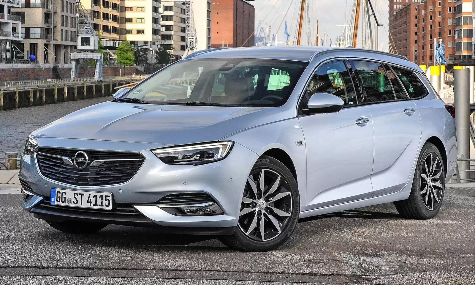 Fotografie vozu Opel Insignia Sports Tourer Edition 1.5, 121 kW, Benzinový, Automatická převodovka výroba od 07/2017