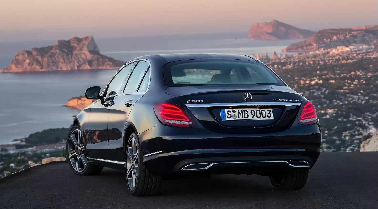 Fotografie vozu Mercedes-Benz Třída C Sedan AMG Line PLUS 1.6, 100 kW, Naftový, Automatická převodovka výroba od 10/2015