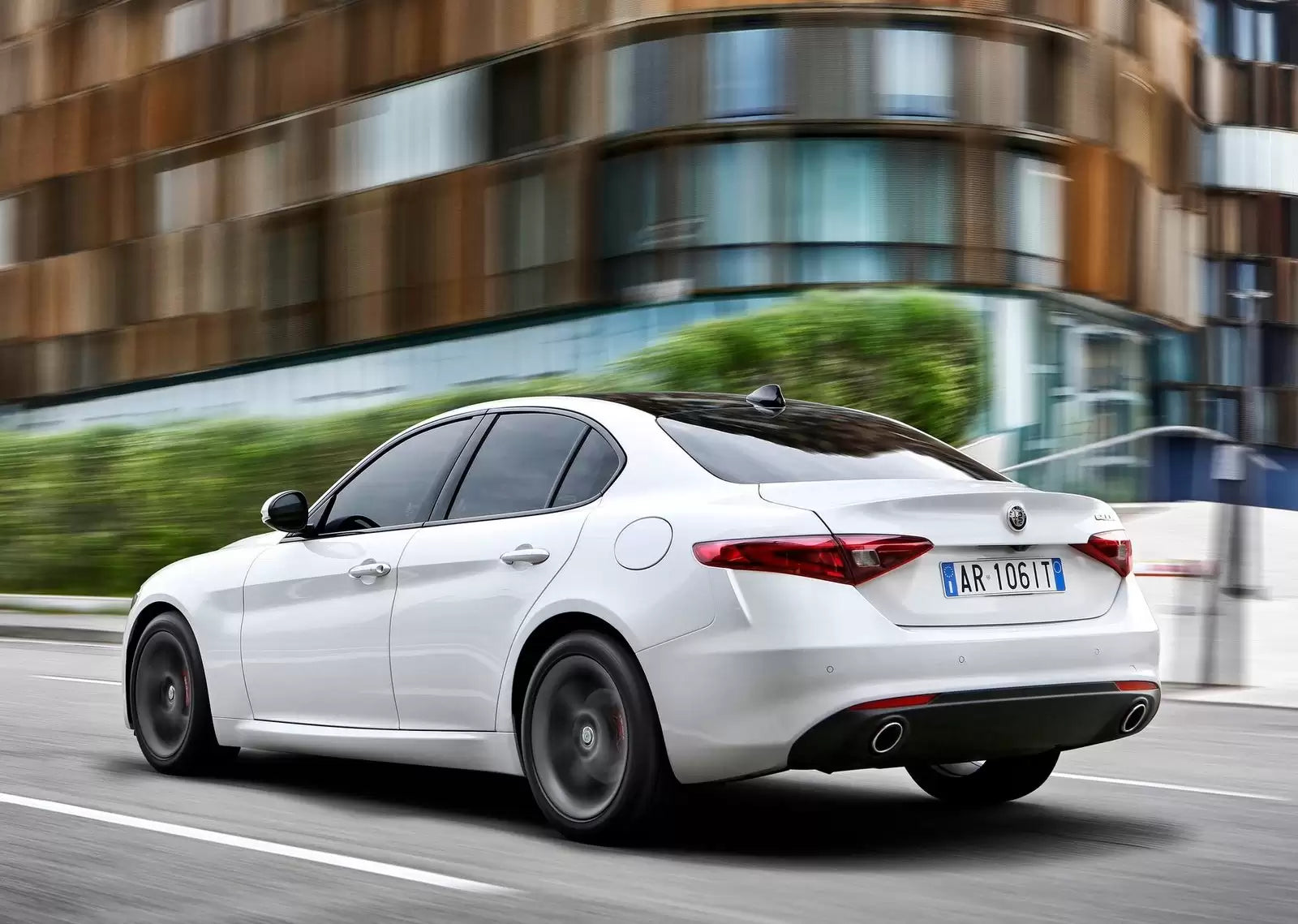 Fotografie vozu Alfa Romeo Giulia Veloce Q4 AT8 2.2, 154 kW, Naftový, 4x4, Automatická převodovka výroba od 10/2016