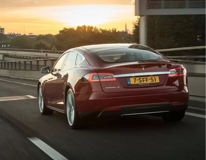 Fotografie vozu Tesla Model S Sériová 235kW, 235 kW, Elektrický, Automatická převodovka výroba 07/2015 - 04/2016
