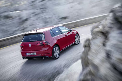 Fotografie vozu Volkswagen Golf GTI Sériová 2.0, 213 kW, Benzinový, Automatická převodovka výroba od 03/2017