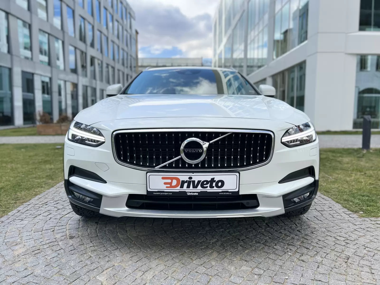 Fotografie vozu Volvo V90 Cross Country Pro 2.0, 184 kW, Benzinový, 4x4, Automatická převodovka výroba od 11/2016