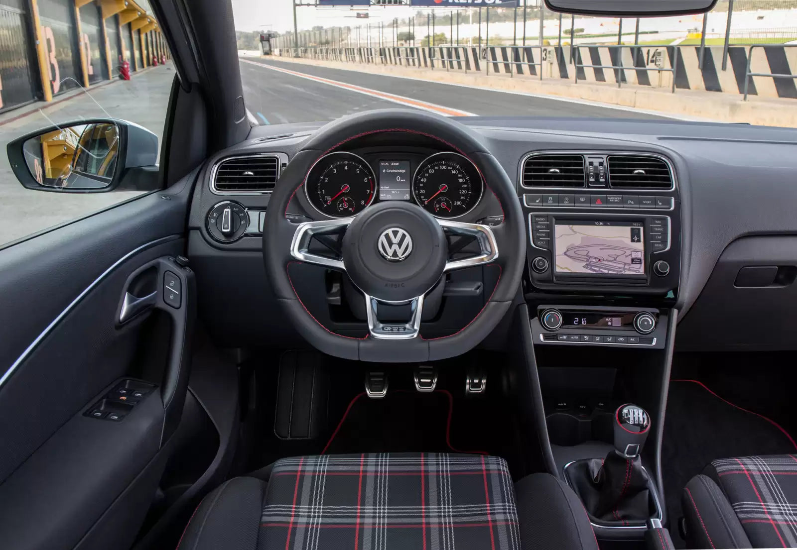 Fotografie vozu Volkswagen Polo V GTI Sériová 1.8, 141 kW, Benzinový, Automatická převodovka výroba od 10/2014