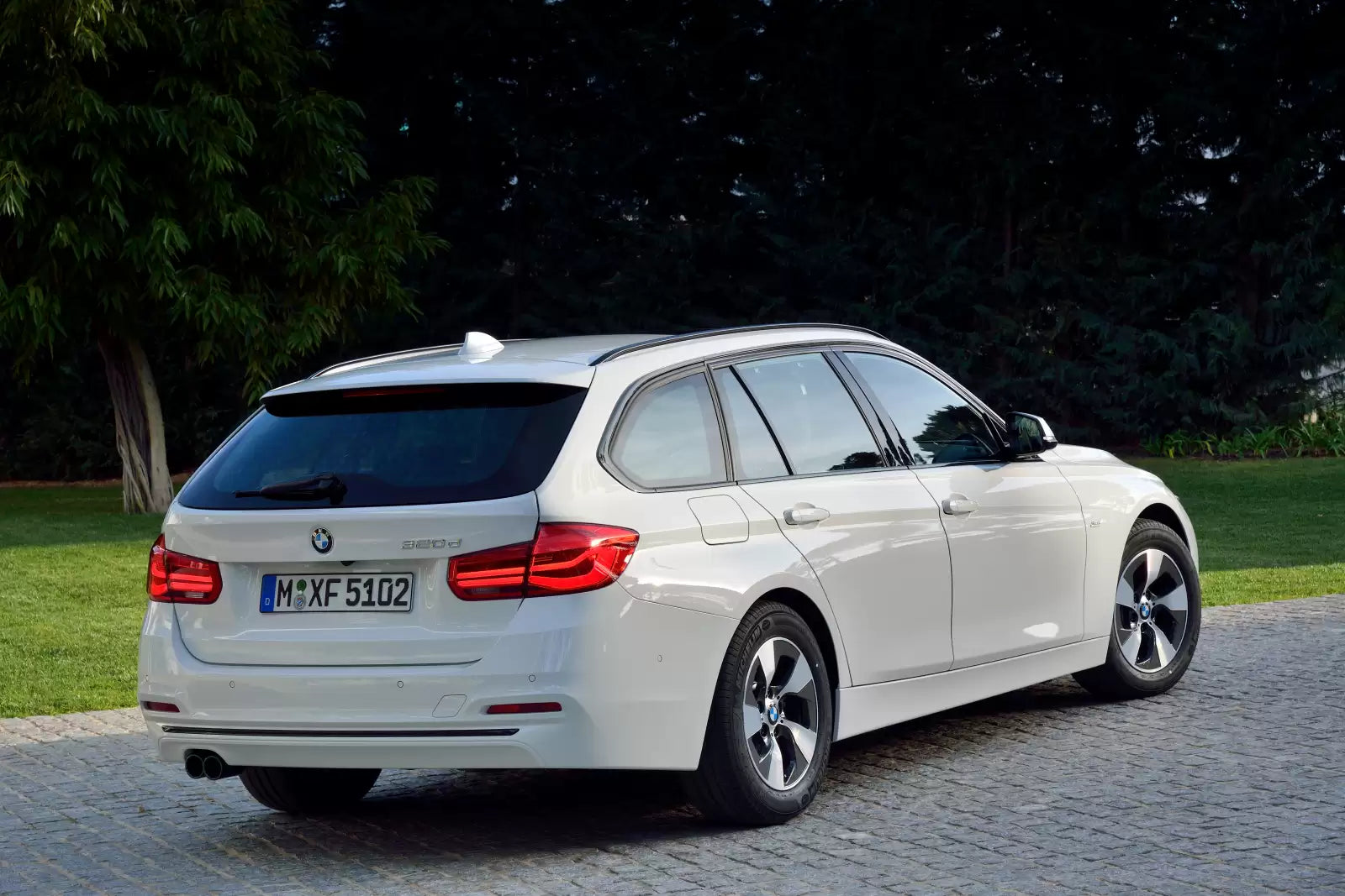 Fotografie vozu BMW Řada 3 Touring Advantage 2.0, 110 kW, Naftový výroba od 07/2015
