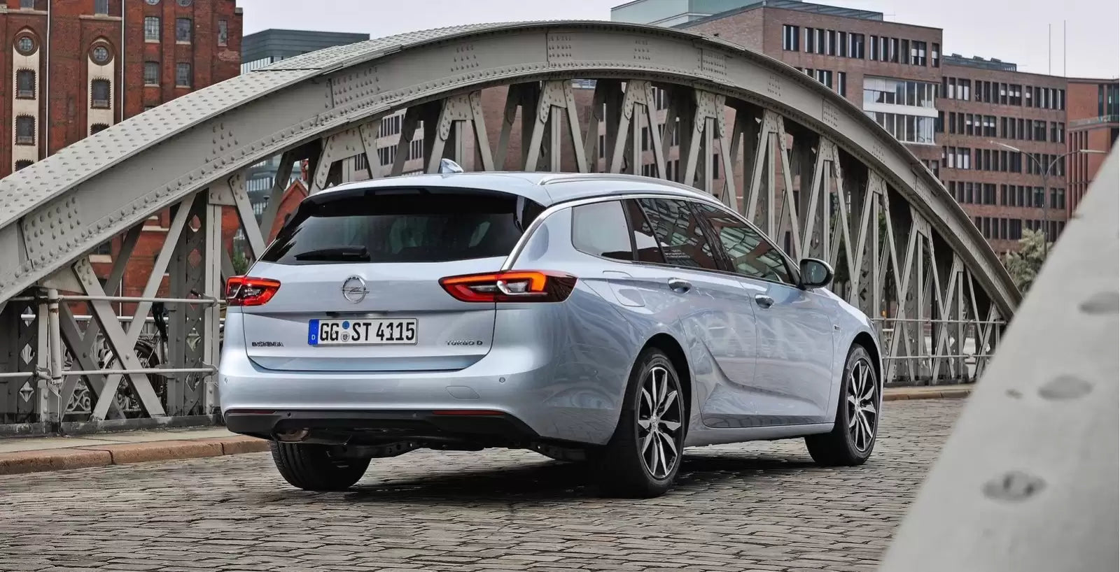 Fotografie vozu Opel Insignia Sports Tourer Edition 1.5, 121 kW, Benzinový, Automatická převodovka výroba od 07/2017