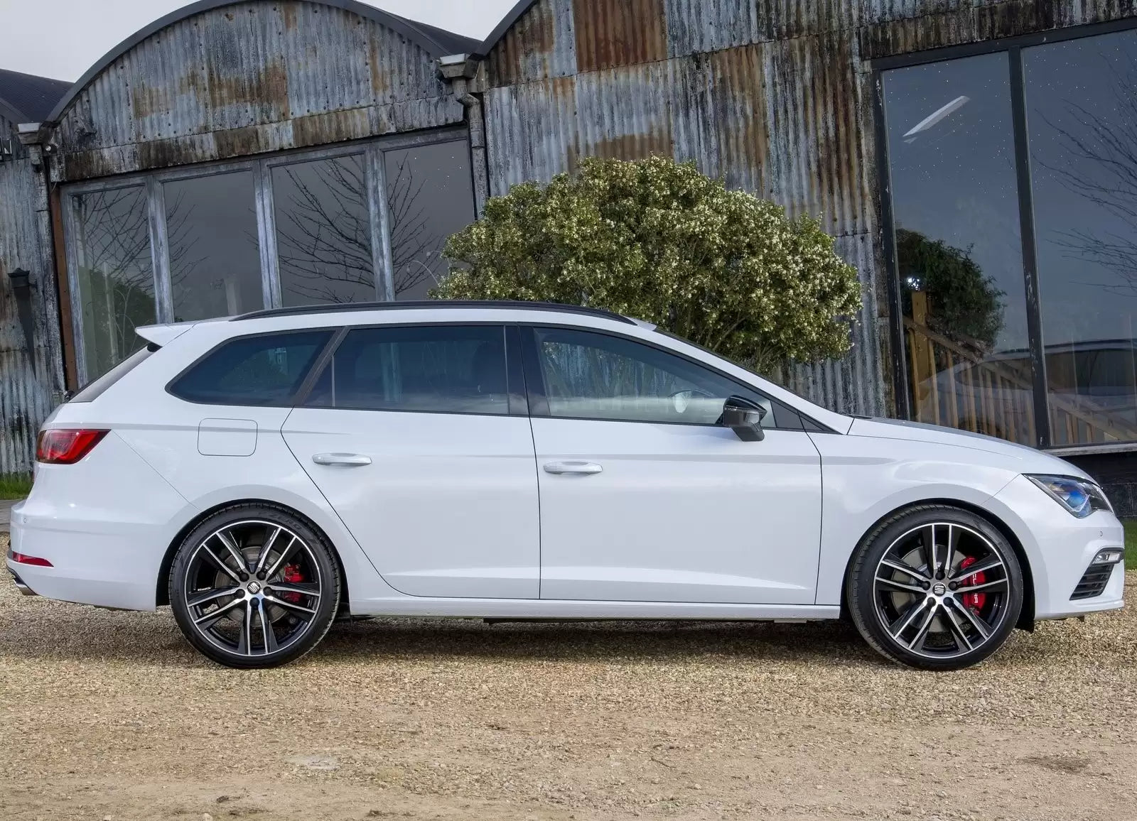 Fotografie vozu SEAT Leon ST Cupra Cupra 300, 221 kW, Benzinový výroba od 04/2017