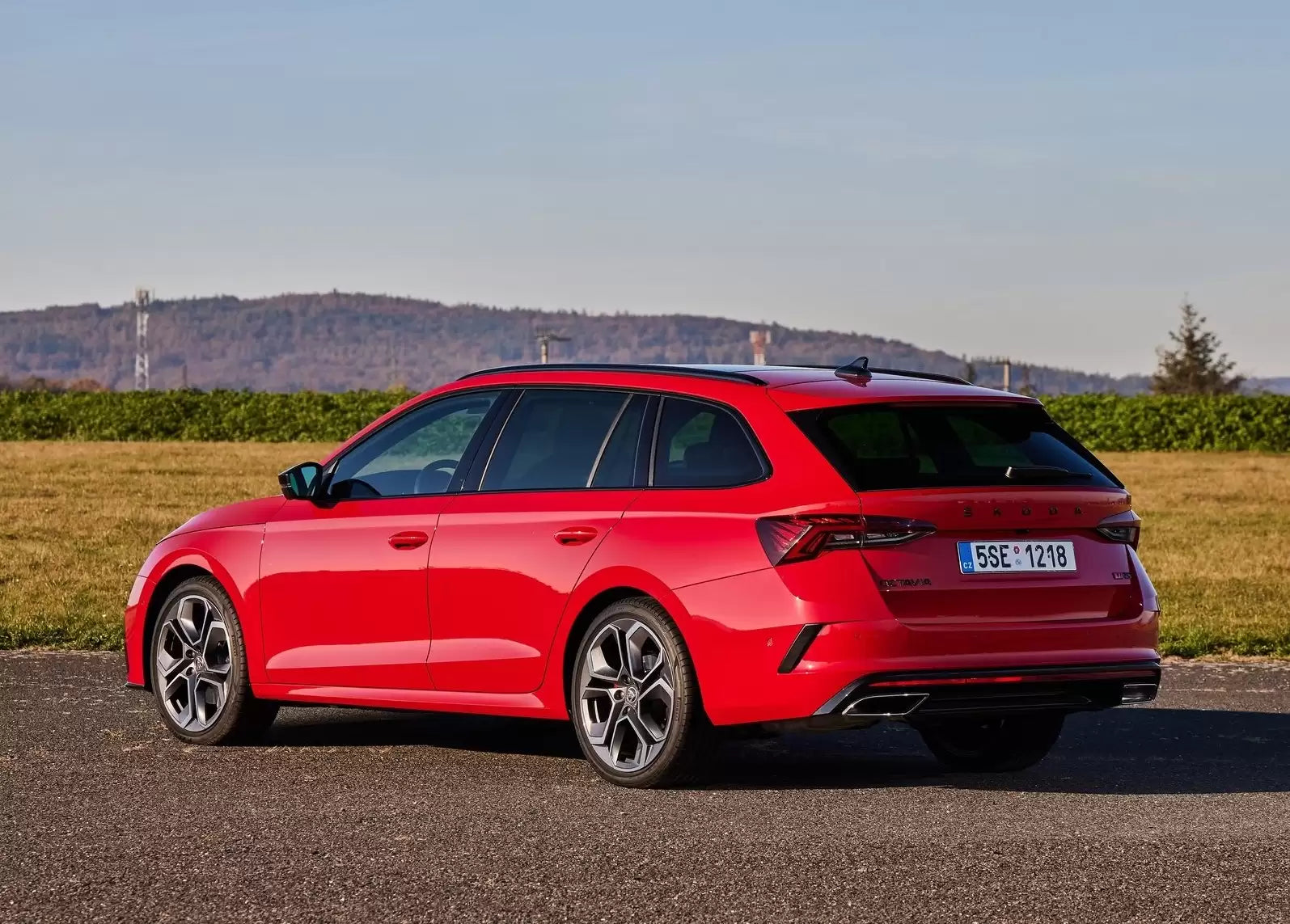 Fotografie vozu Škoda Octavia Combi RS 2.0 TSI 180 kW automatická převodovka výroba od 09/2020