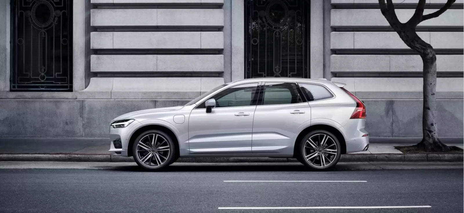 Fotografie vozu Volvo XC60 Momentum 2.0 T6, 235 kW, Benzinový, Automatická převodovka výroba od 07/2017