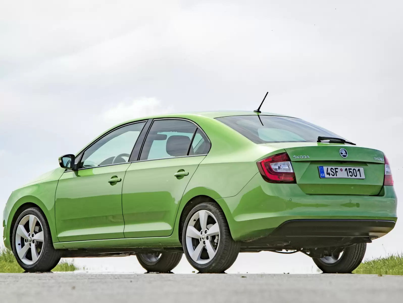 Fotografie vozu Škoda Rapid Active 1.0 TSI, 70 kW, Benzinový, Automatická převodovka výroba od 05/2017