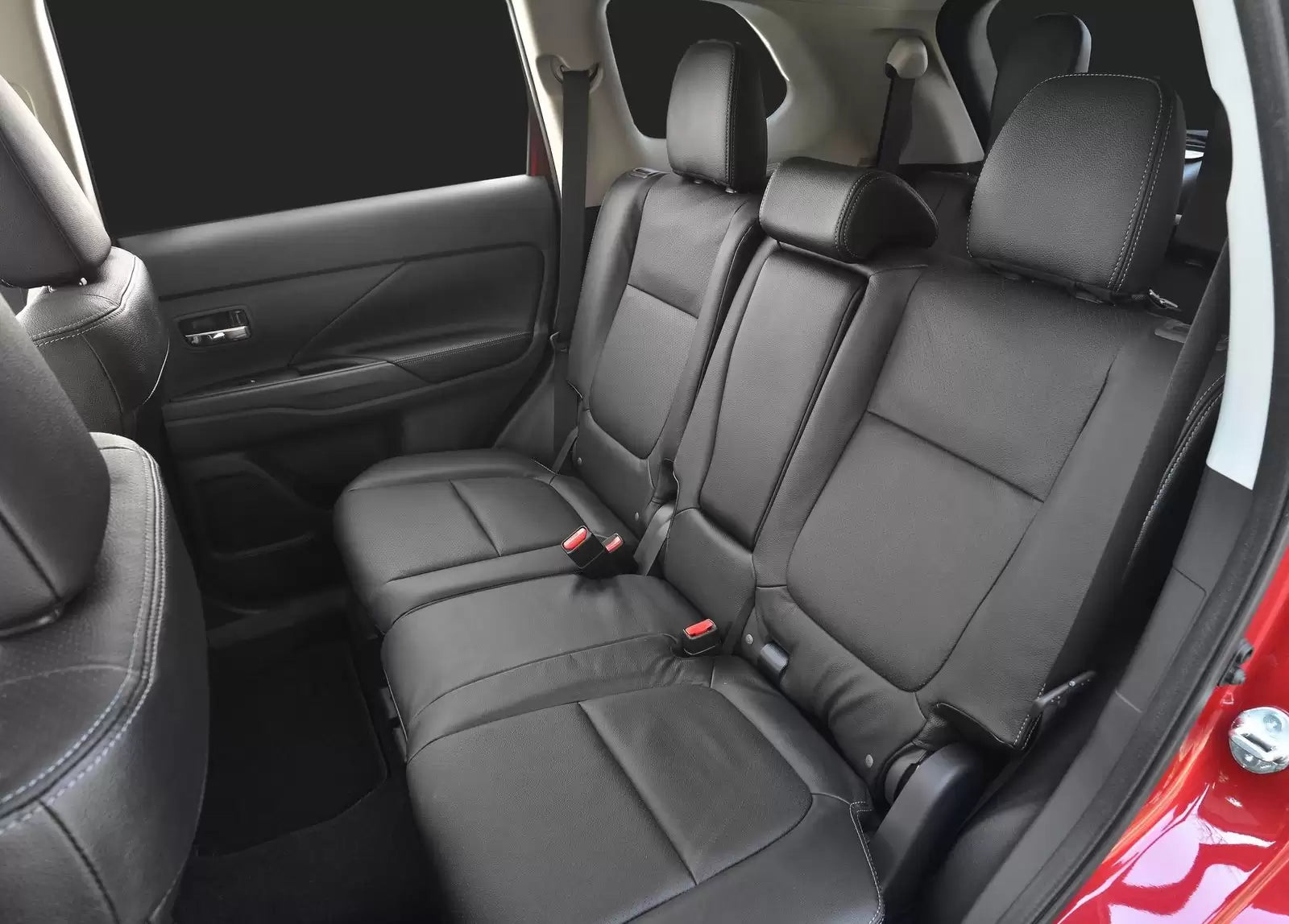 Fotografie vozu Mitsubishi Outlander Intense+ 2.2, 110 kW, Naftový, 4x4 výroba od 10/2015