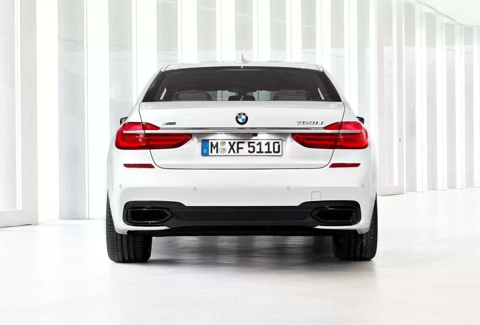 Fotografie vozu BMW Řada 7 Sériová 2.0, 240 kW, Hybridní, 4x4, Automatická převodovka výroba od 06/2016