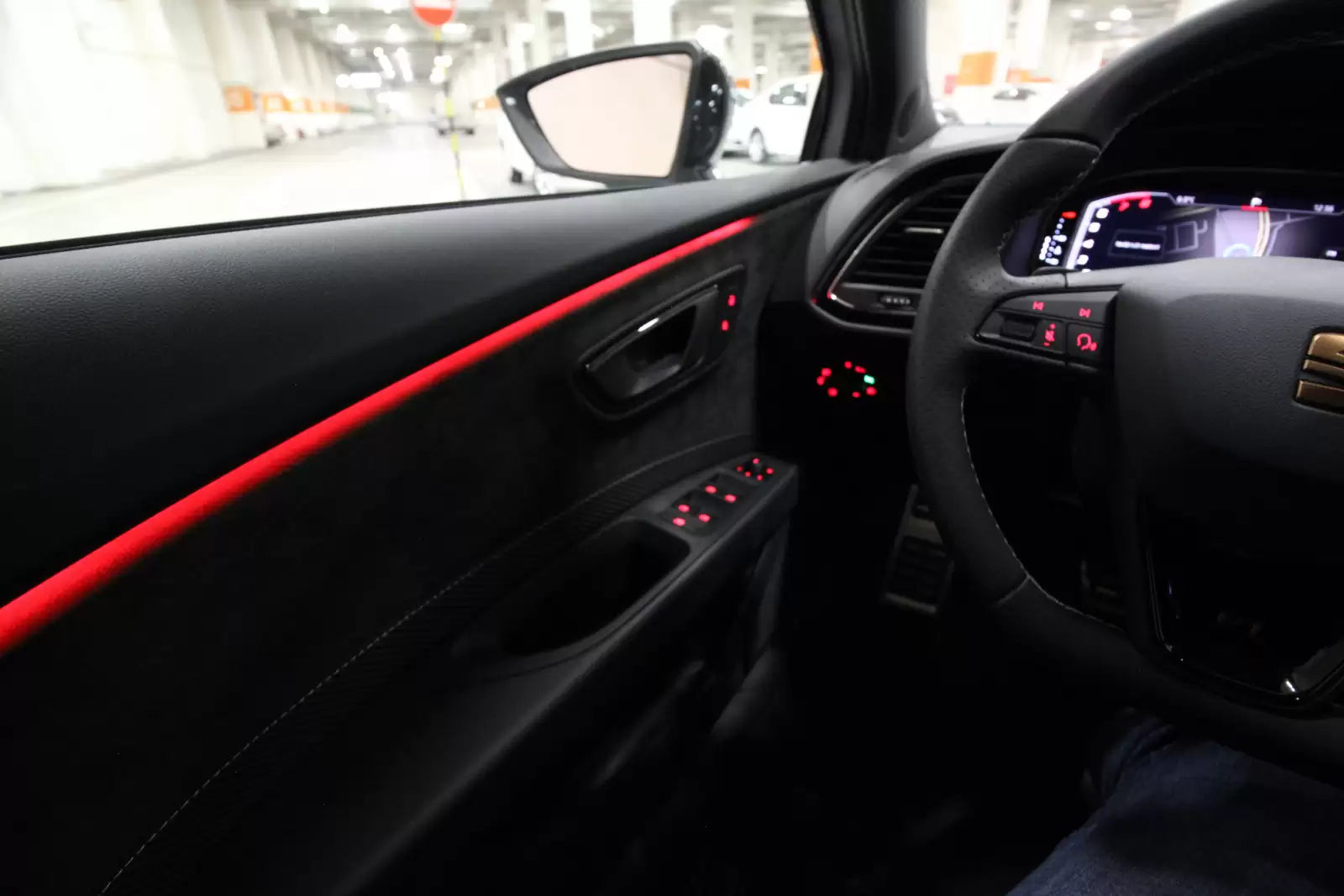Fotografie vozu SEAT Leon ST Cupra 4Drive DSG 300, 221 kW, Benzinový, 4x4, Automatická převodovka výroba od 04/2017