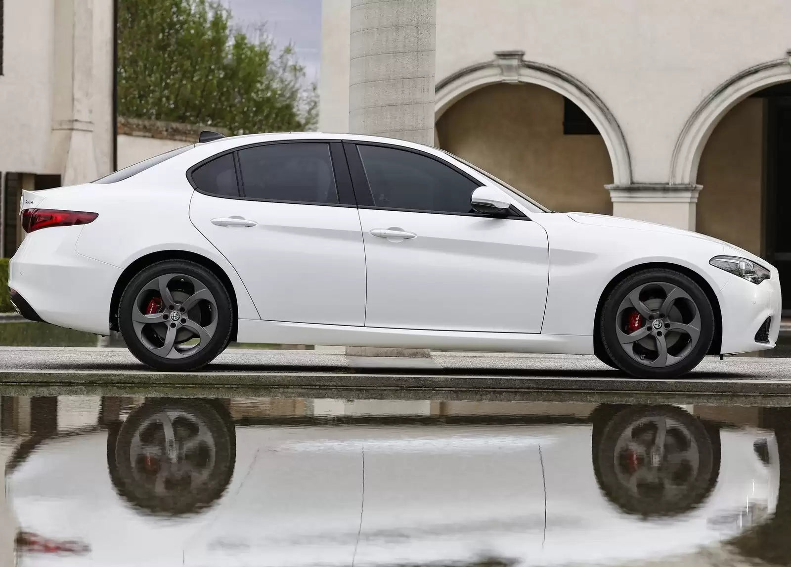 Fotografie vozu Alfa Romeo Giulia Veloce Q4 AT8 2.2, 154 kW, Naftový, 4x4, Automatická převodovka výroba od 10/2016