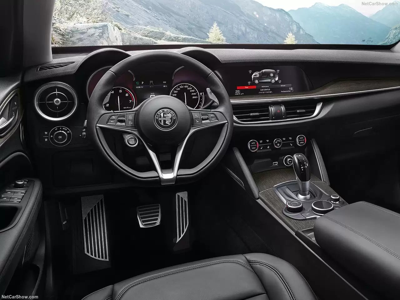 Fotografie vozu Alfa Romeo Stelvio First Edition Q4 AT8 2.0, 206 kW, Benzinový, 4x4, Automatická převodovka výroba od 04/2017