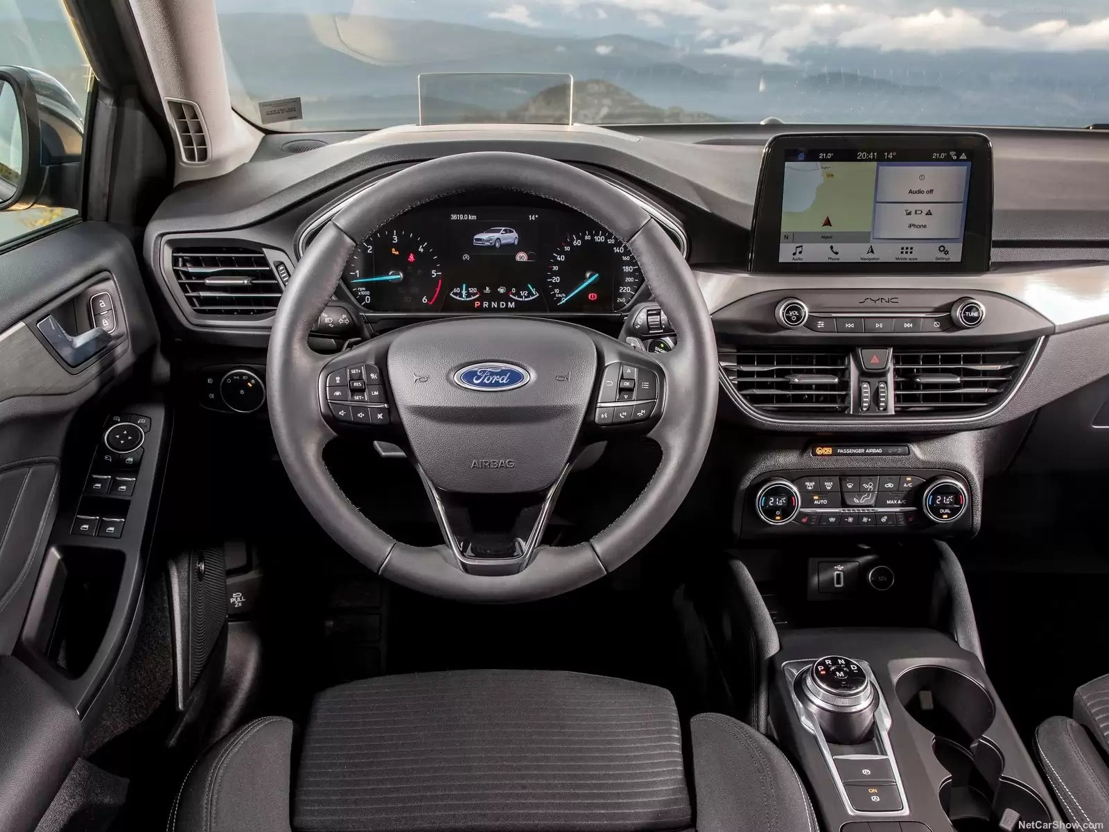 Fotografie vozu Ford Focus ST-Line 1.0, 92 kW, Benzinový výroba od 09/2018