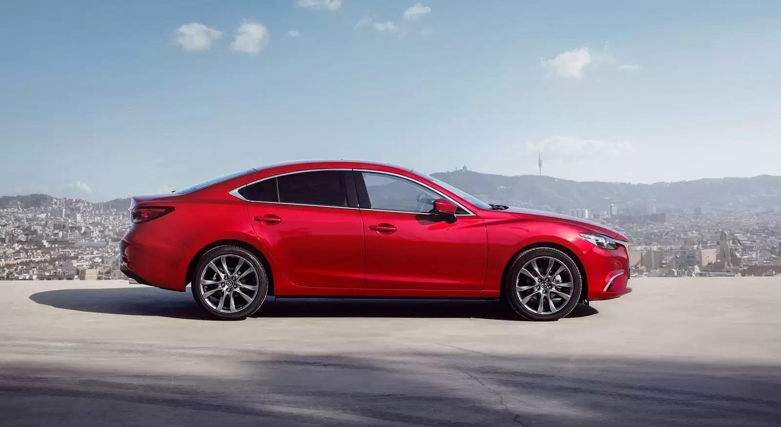 Fotografie vozu Mazda 6 Liftback Attraction 2.0, 107 kW, Benzinový výroba od 10/2016