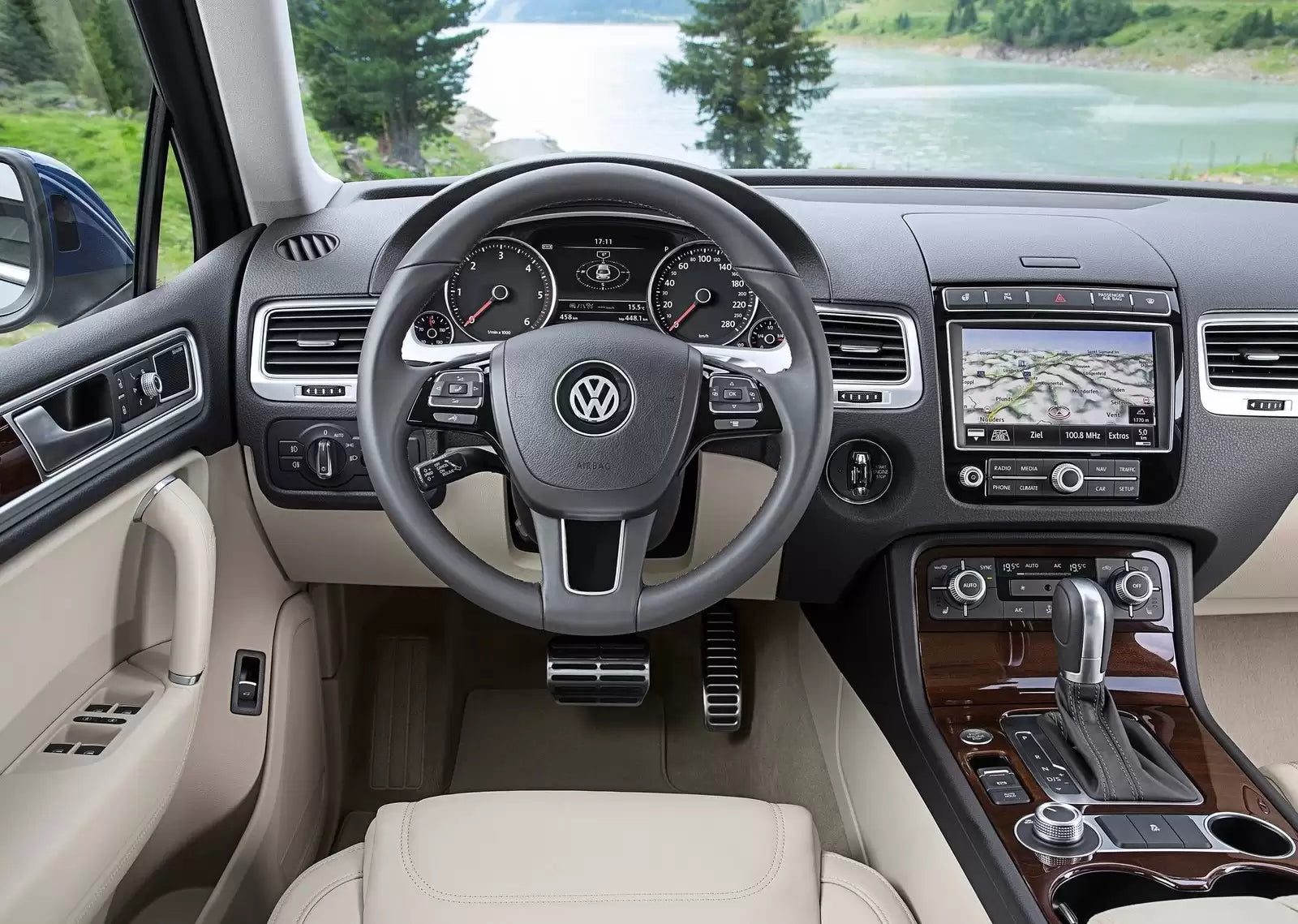 Fotografie vozu Volkswagen Touareg 4MOTION 3.0 V6 TDI BMT, 193 kW, Naftový, 4x4, Automatická převodovka výroba od 08/2014