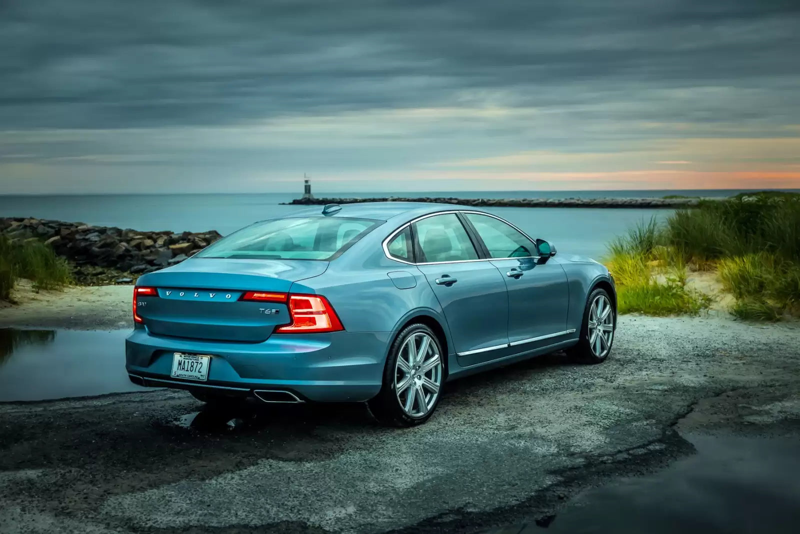 Fotografie vozu Volvo S90 Momentum Pro 2.0, 140 kW, Benzínový, Automatická převodovka výroba od 07/2016