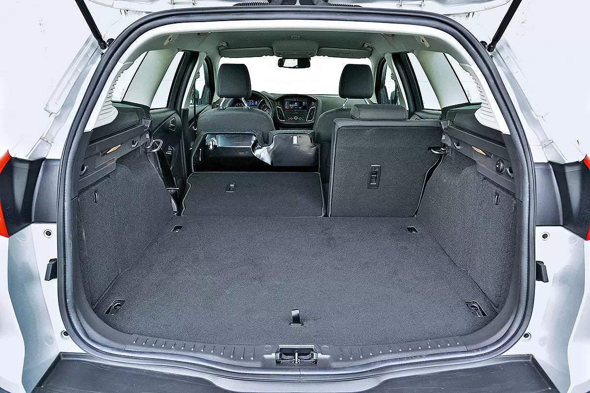 Fotografie vozu Ford Focus Kombi Ambiente 1.6, 63 kW, Benzinový výroba od 10/2014