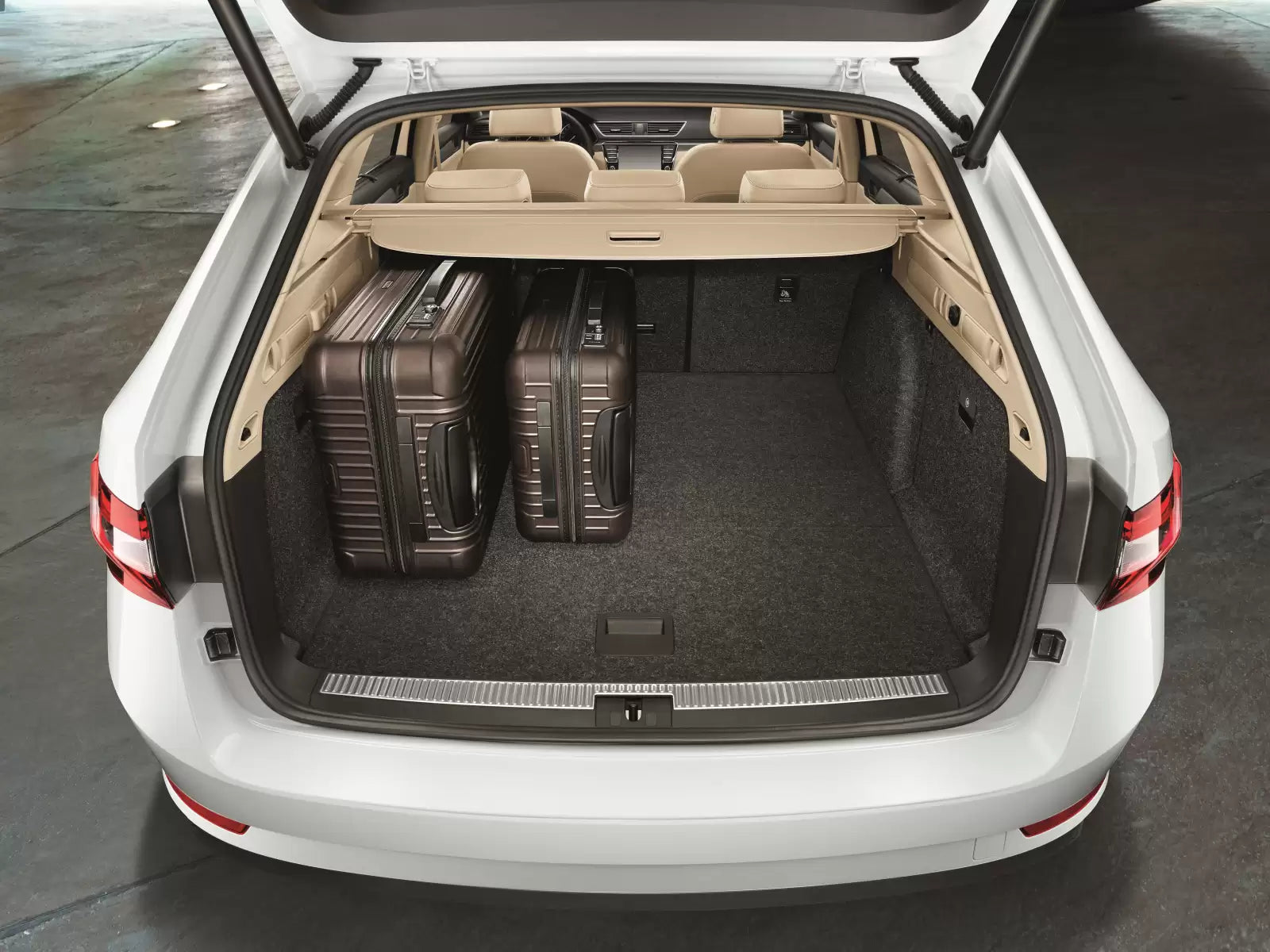 Fotografie vozu Škoda Superb Combi Ambition 2.0 TDI, 140 kW, Naftový, 4x4, Automatická převodovka výroba od 09/2015