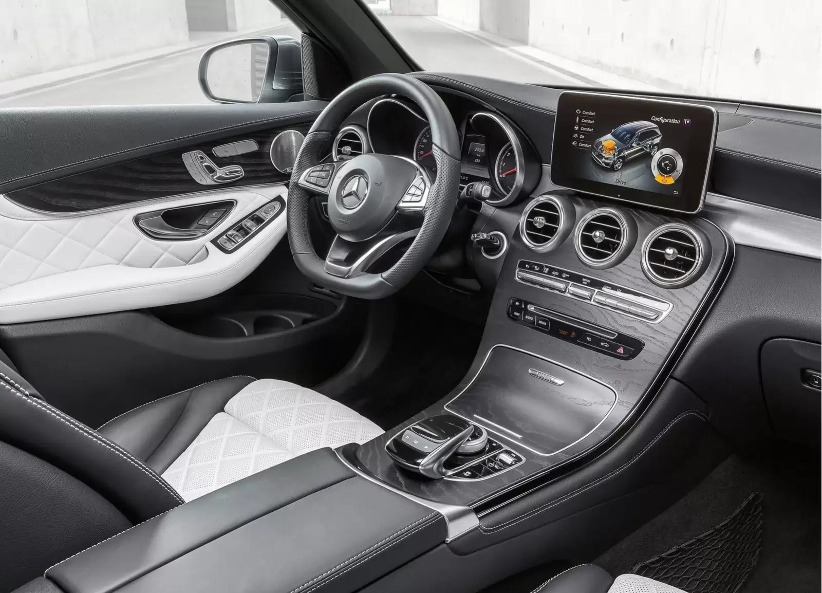 Fotografie vozu Mercedes-Benz GLC 4MATIC 9G-TRONIC 2.1, 125 kW, Naftový, 4x4, Automatická převodovka výroba od 09/2015