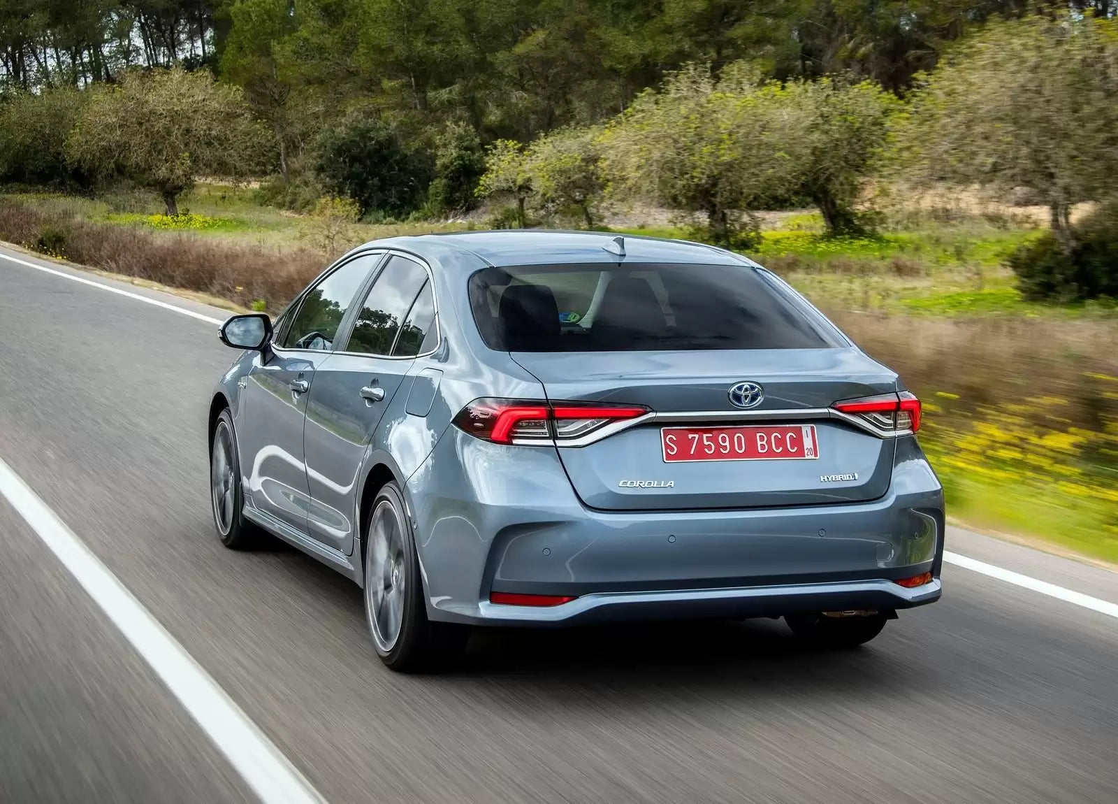 Fotografie vozu Toyota Corolla Sedan Executive 1.8, 90 kW, Hybrid, Automatická převodovka výroba od 01/2019