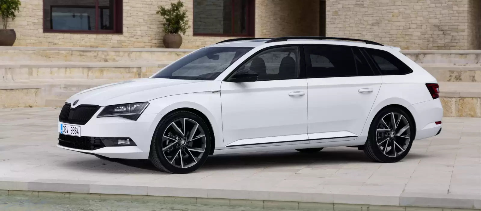Fotografie vozu Škoda Superb Combi Ambition 2.0 TDI, 140 kW, Naftový, 4x4, Automatická převodovka výroba od 09/2015