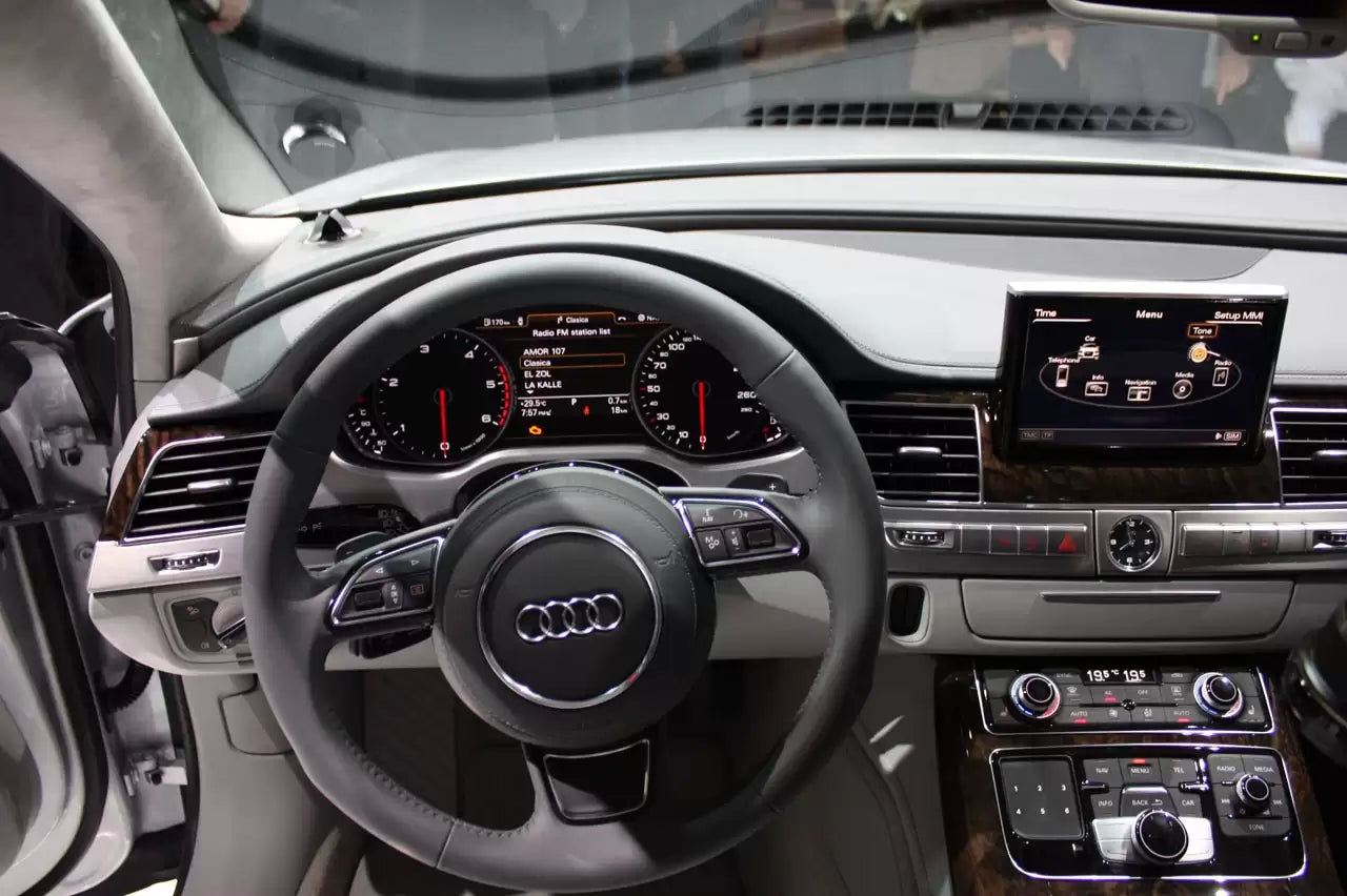 Fotografie vozu Audi A8 tiptronic 4.2 TDI, 283 kW, Naftový, 4x4, Automatická převodovka výroba od 10/2013