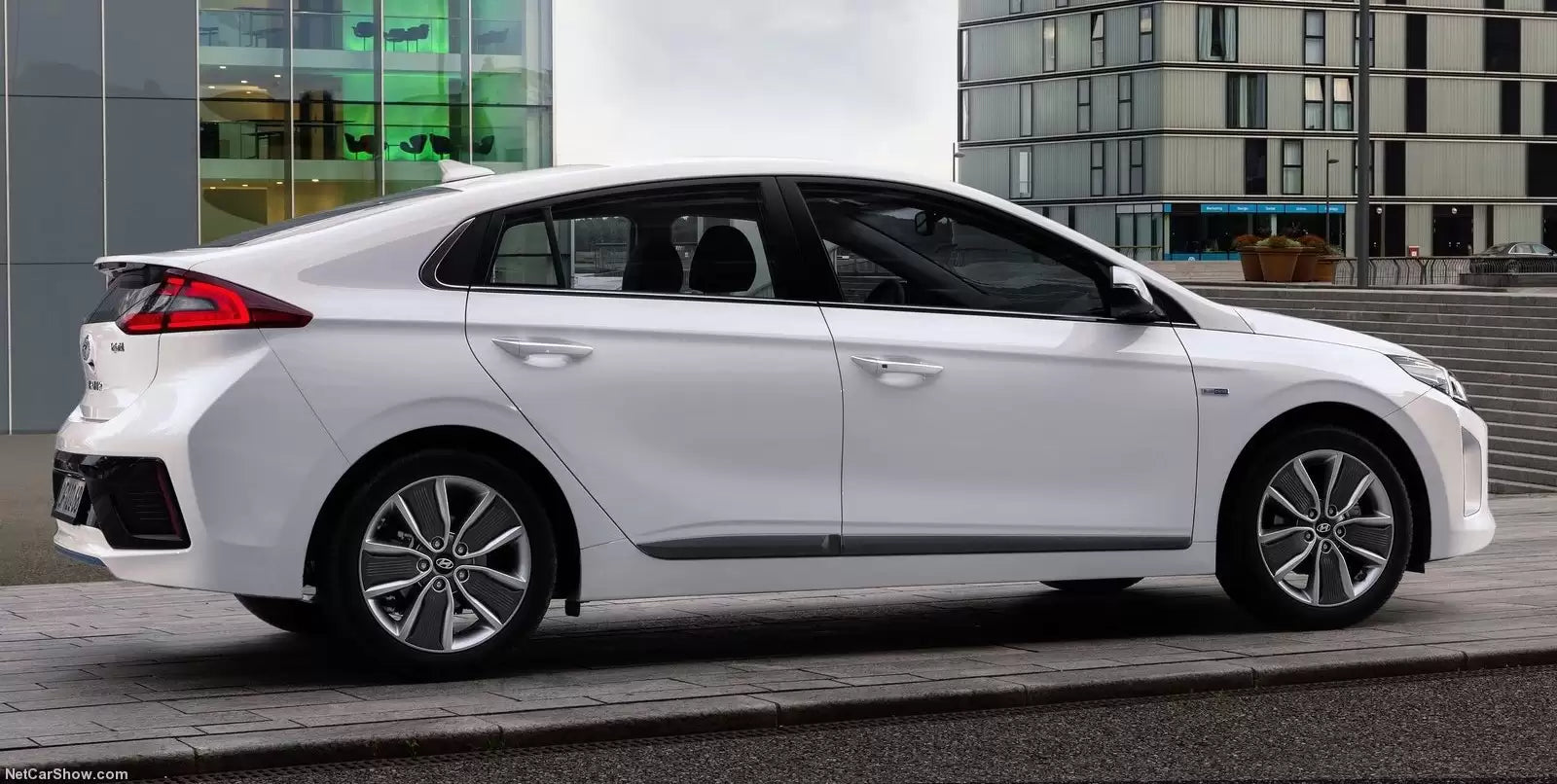 Fotografie vozu Hyundai IONIQ (AE) Elektro EV Ultimate 88kW, 88 kW, Elektrický, Automatická převodovka výroba od 11/2016
